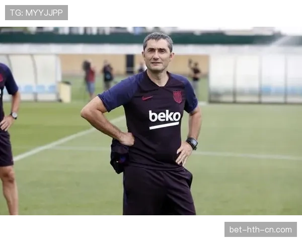 德容与巴尔韦德中场推进能力的核心差异：节奏控制与突破方式的对比分析